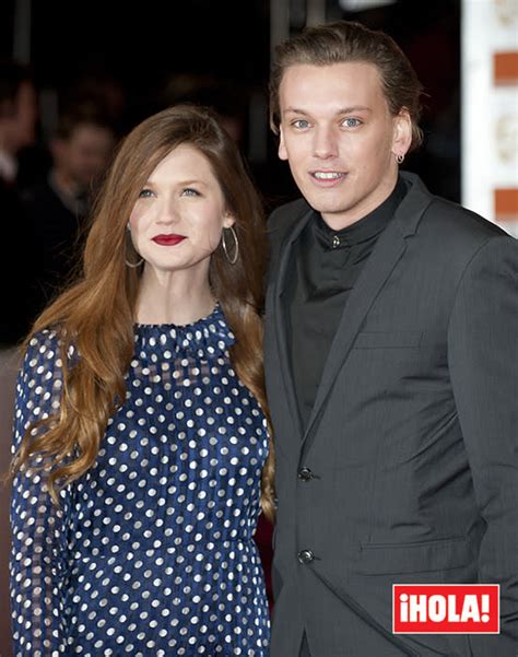 jamie campbell bower vida privada.